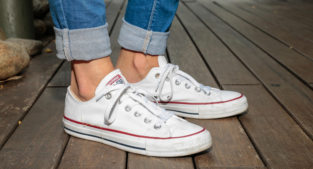 cleaning white converse with oxiclean